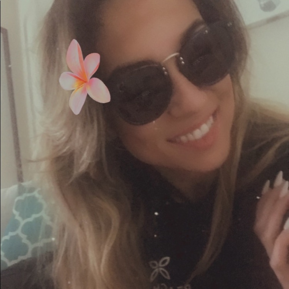 Meet your Posher, Christina